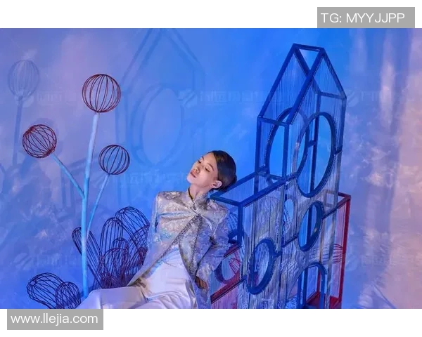 现代写真摄影艺术探索:从光影构图到情感表达的视觉传达之道 现代写真摄影艺术探索:从光影构图到情感表达的视觉传达之道